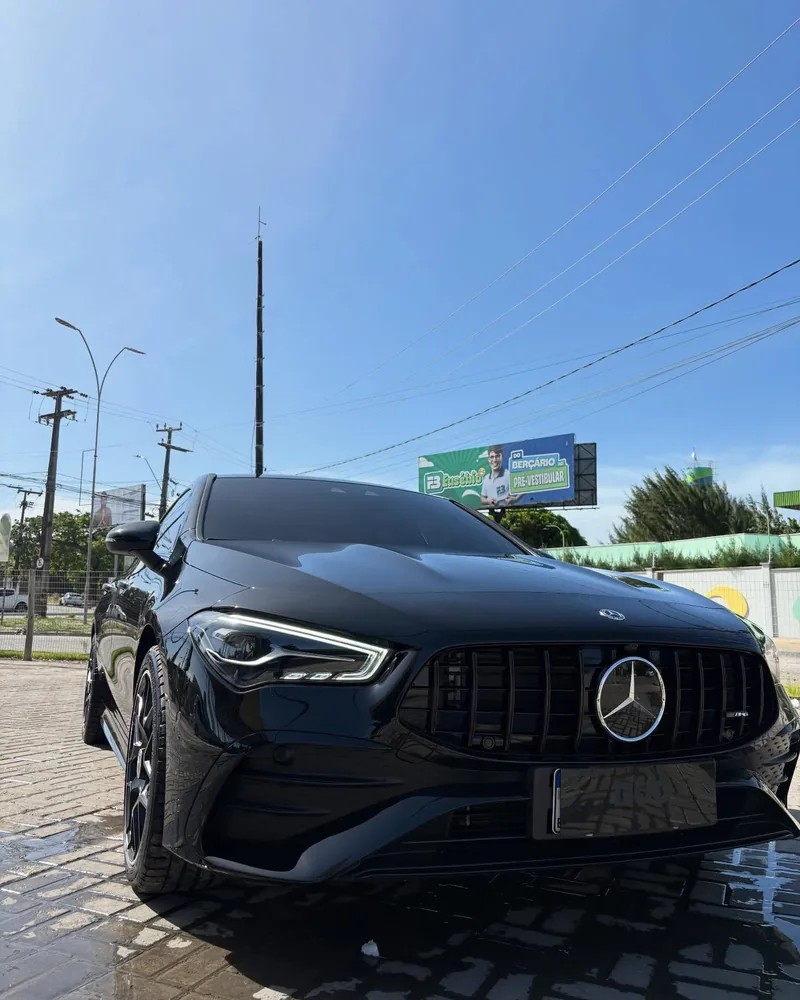 Mercedes-AMG CLA depois da descontaminação de pintura, ao sol