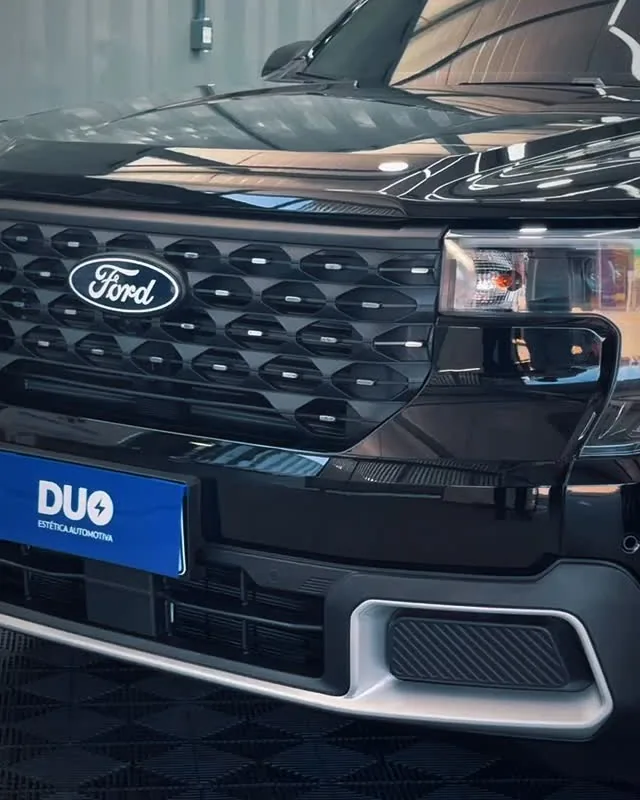Frente da Ford Maverick preta após PPF e vitrificação de 3 anos, com placa DUO